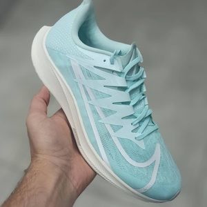 Nike Women's Zoom Rival Fly Running Shoe